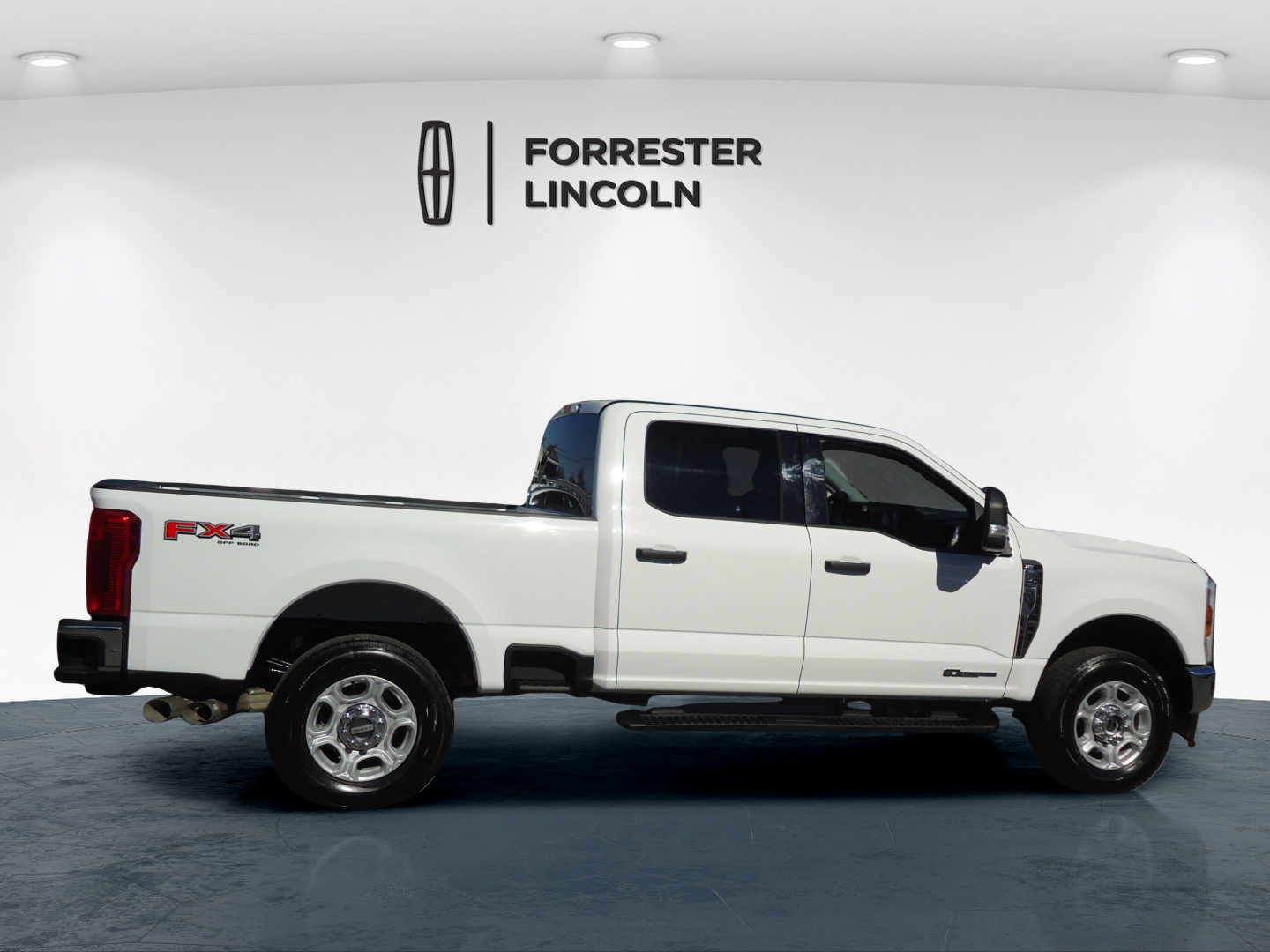 Used 2025 Ford F250 XLT w/ FX4 Off-Road Package AWD/4WD image 2