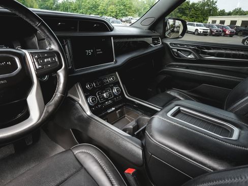 Used 2023 GMC Yukon XL Denali AWD/4WD image 31