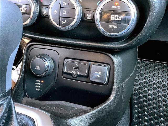 Used 2017 Jeep Renegade Latitude AWD/4WD image 23