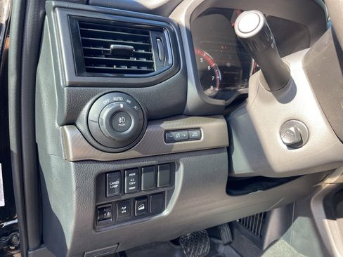 Used 2024 Nissan Titan PRO-4X w/ Pro-4x Convenience Package image 22