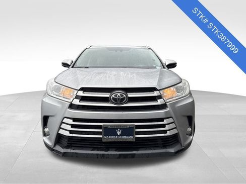 Used 2017 Toyota Highlander XLE image 2