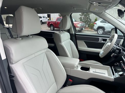 Used 2025 Hyundai Santa Fe SEL image 14