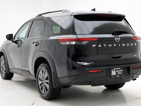 Used 2025 Nissan Pathfinder SV image 6