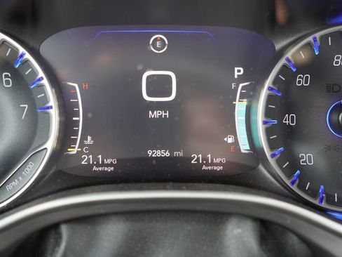 Used 2022 Chrysler Pacifica Touring-L FWD image 7