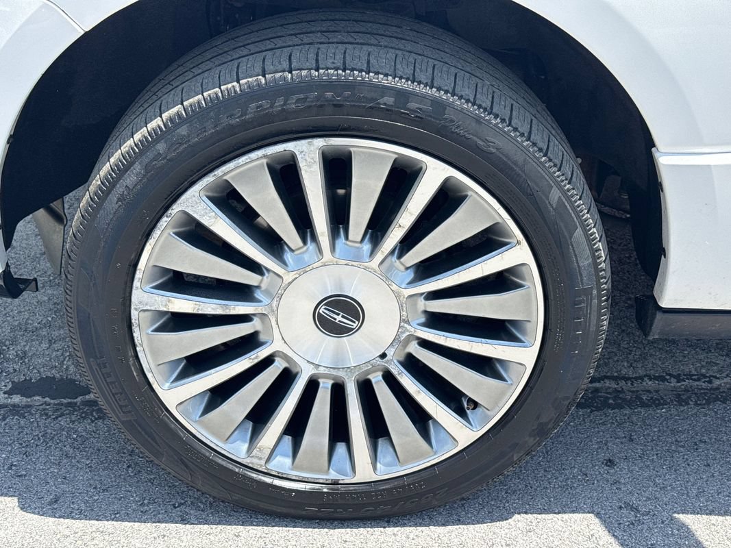 Used 2017 Lincoln Navigator Reserve AWD/4WD image 10