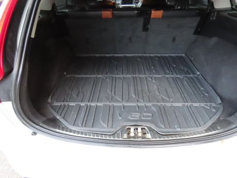 Used 2018 Volvo V60 T5 Cross Country w/ Convenience Package image 13