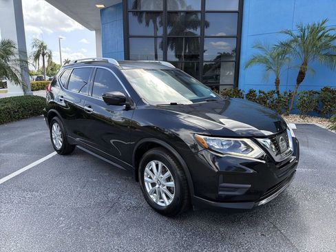 Used 2017 Nissan Rogue SV w/ SV Premium Package image 18