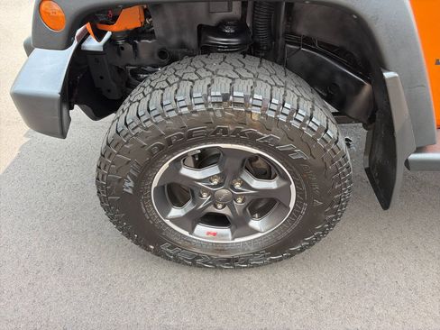 Used 2013 Jeep Wrangler Unlimited Rubicon w/ Connectivity Group AWD/4WD image 14