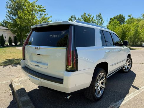 Used 2018 Cadillac Escalade Premium Luxury AWD/4WD image 4