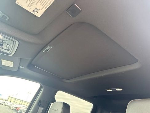 Used 2022 GMC Sierra 1500 AT4 w/ AT4 Premium Package AWD/4WD image 9