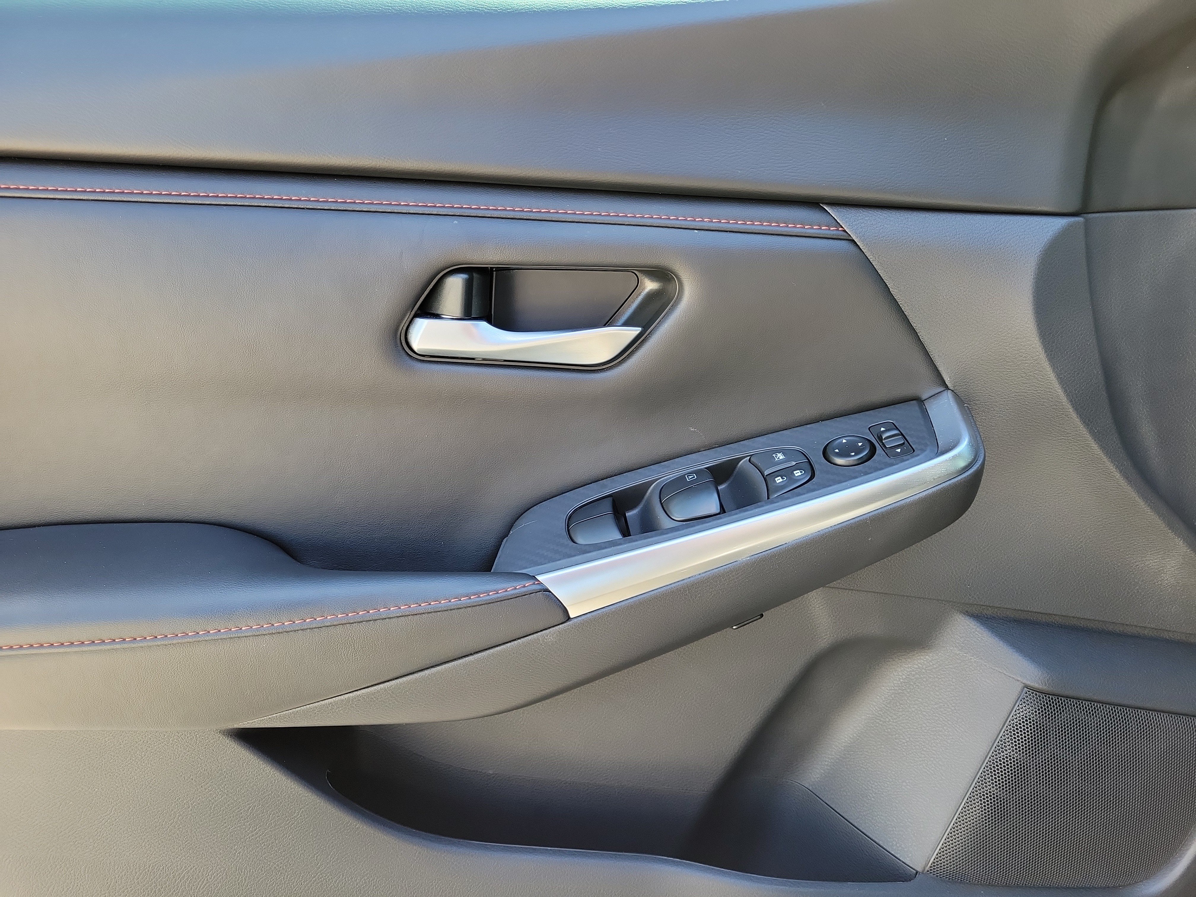 Certified 2025 Nissan Sentra SR FWD image 15
