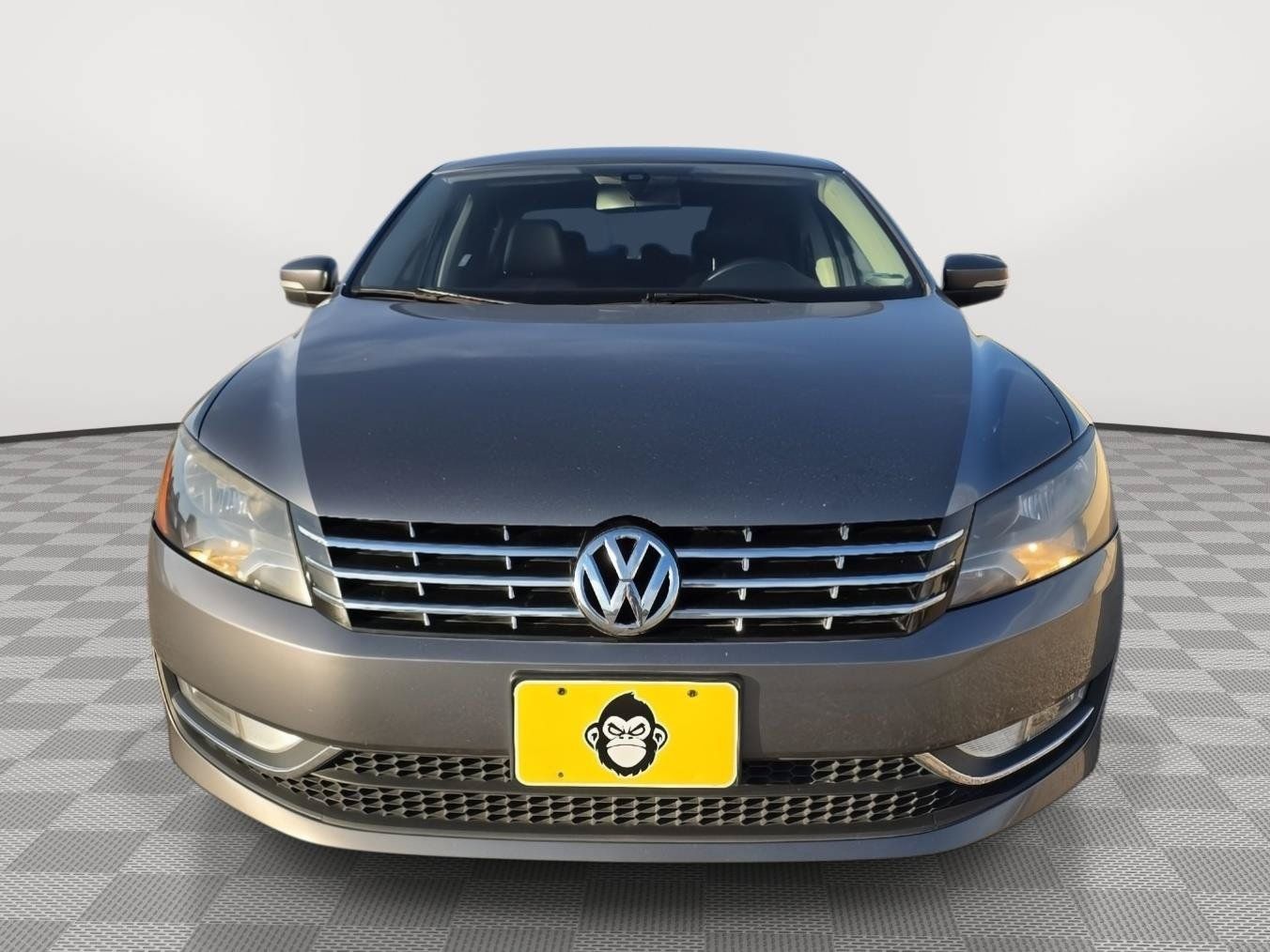 Used 2013 Volkswagen Passat TDI SEL Premium FWD image 2
