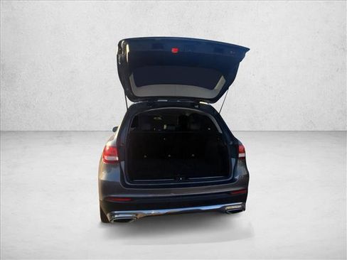 Used 2018 Mercedes-Benz GLC 300 4MATIC image 5