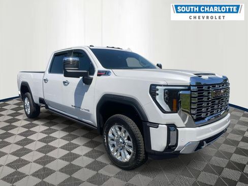 Used 2024 GMC Sierra 3500 Denali w/ Denali Reserve Package AWD/4WD image 3