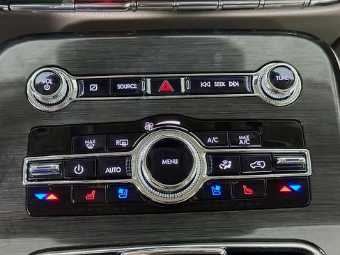 Used 2021 Lincoln Nautilus Reserve w/ Class II Trailer Tow Package image 24