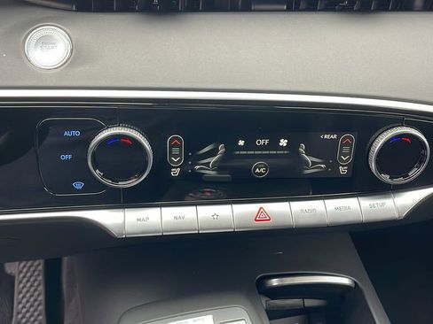 Used 2025 Genesis GV70 2.5T image 21