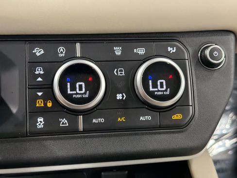 Used 2024 Land Rover Defender 110 X-Dynamic SE AWD/4WD image 34