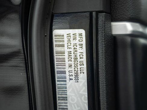 Used 2025 Jeep Grand Cherokee Limited w/ Luxury Tech Group II image 46