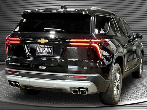 Used 2024 Chevrolet Traverse LT w/ Enhanced Driving Package FWD image 7