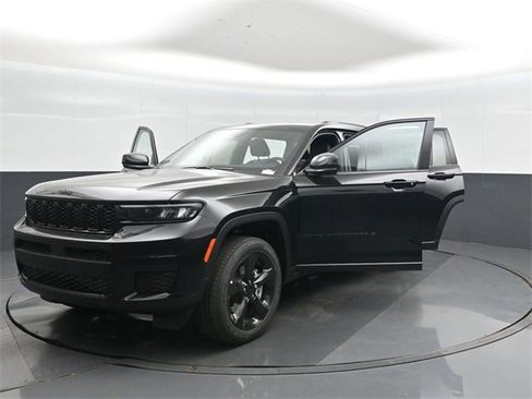 New 2025 Jeep Grand Cherokee L Altitude image 40