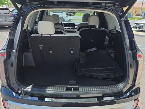 Certified 2023 Kia Telluride EX w/ EX Captain's Chair Package AWD/4WD image 7