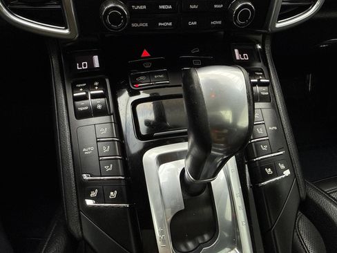 Used 2018 Porsche Cayenne Platinum Edition AWD/4WD image 29