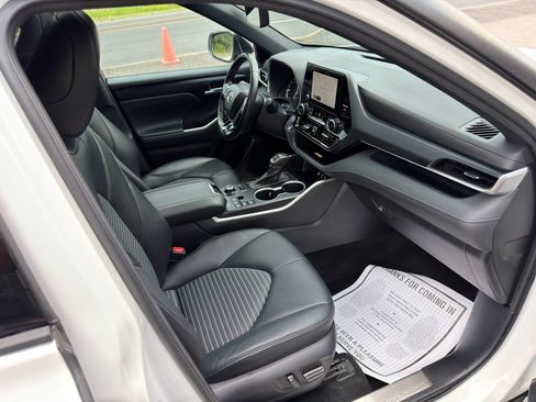 Used 2023 Toyota Highlander XSE AWD/4WD image 23