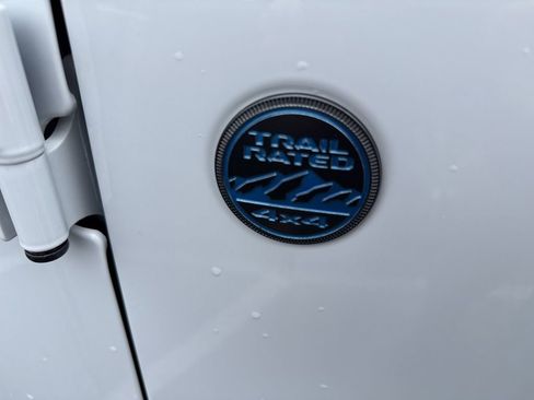 Used 2025 Jeep Wrangler Sahara 4xe image 10