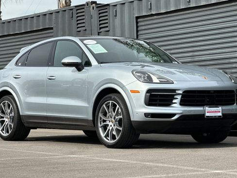 Certified 2022 Porsche Cayenne Platinum Edition image 10