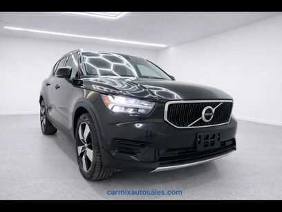 Used 2019 Volvo XC40 T5 Momentum