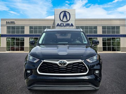 Used 2022 Toyota Highlander XLE AWD/4WD image 8