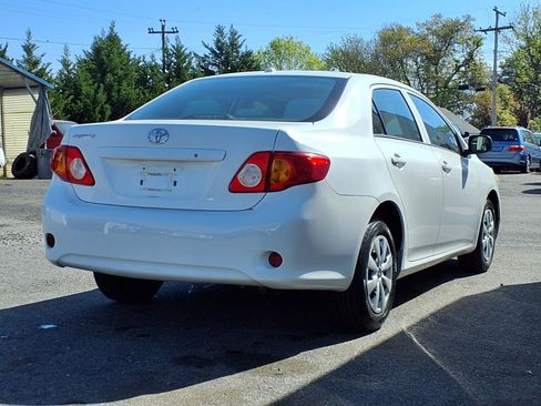 Used 2010 Toyota Corolla image 3