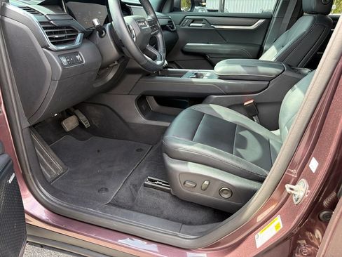 Used 2024 GMC Acadia Elevation w/ Luxury Package FWD image 9