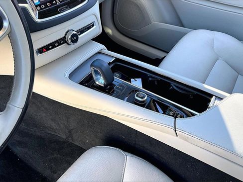 Used 2023 Volvo XC90 B5 Core image 13