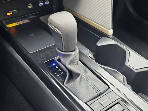 New 2026 Toyota Camry Hybrid AWD/4WD image 17