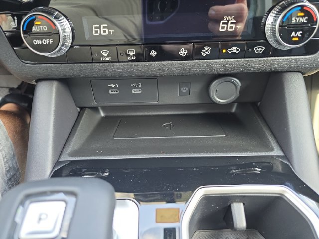 Used 2025 Mitsubishi Outlander AWD image 22