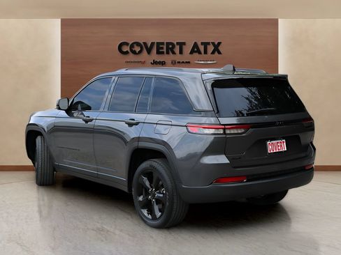 Used 2023 Jeep Grand Cherokee Altitude AWD/4WD image 3