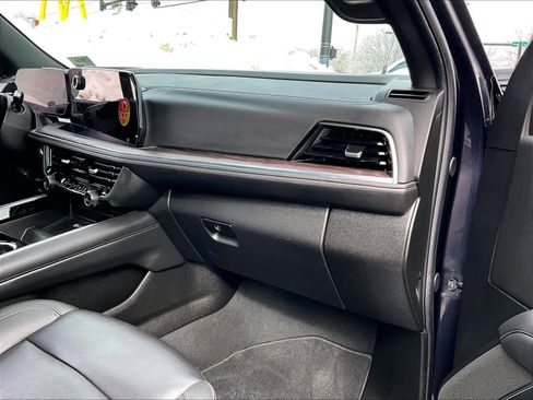 Used 2025 Chevrolet Suburban Z71 w/ Z71 Off-Road Package image 13