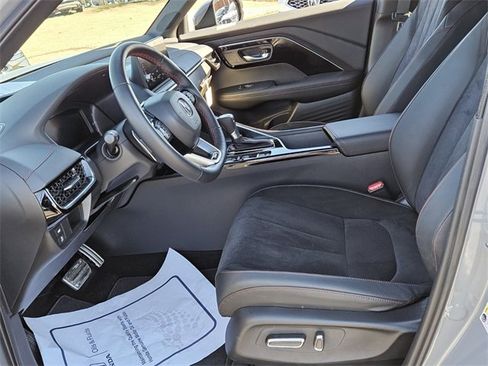 Certified 2025 Acura ADX A-Spec image 5