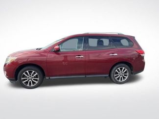 Used 2016 Nissan Pathfinder SV video 2