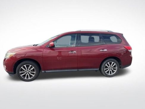 Used 2016 Nissan Pathfinder SV image 2