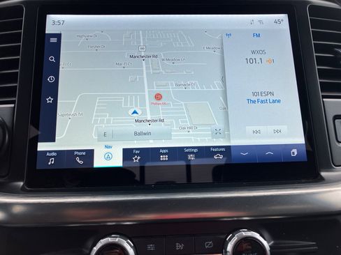 Used 2021 Ford F150 Lariat w/ Max Trailer Tow Package image 19