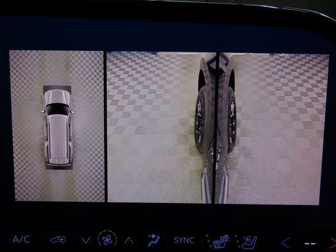 Used 2025 Chevrolet Suburban Premier image 22