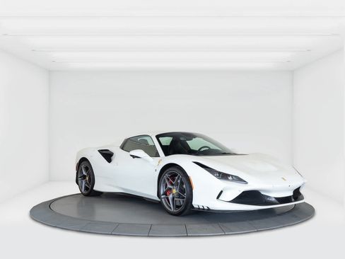 Certified 2022 Ferrari F8 Tributo RWD image 7