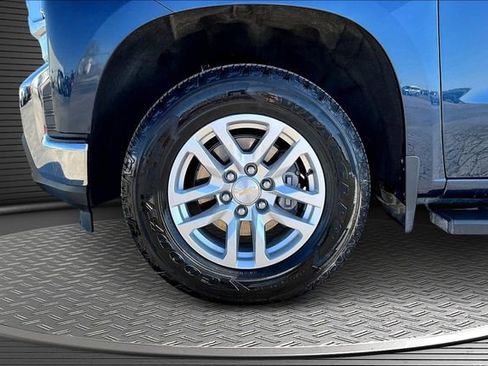 Used 2021 Chevrolet Silverado 1500 LT AWD/4WD image 32