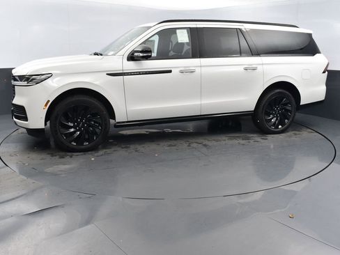 New 2025 Lincoln Navigator L Reserve w/ Jet Appearance Package image 4