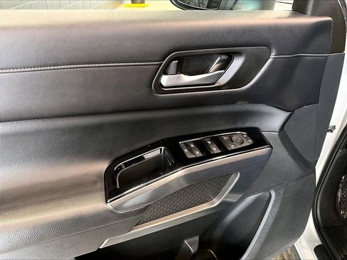 Used 2022 Nissan Pathfinder SL image 10