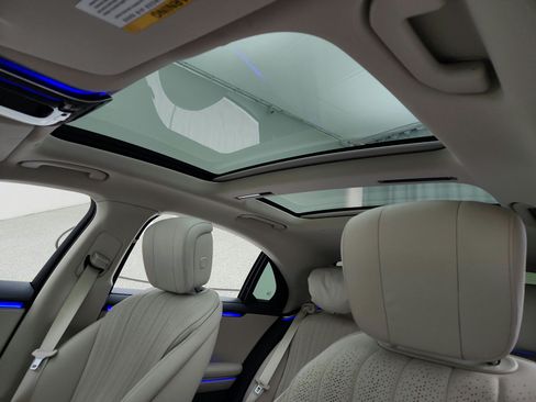 Certified 2022 Mercedes-Benz S 500 4MATIC image 18