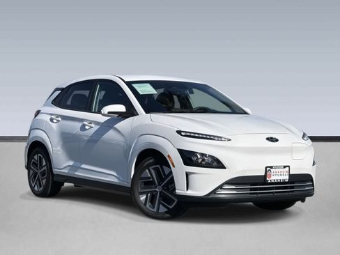 Used 2023 Hyundai Kona SE image 1