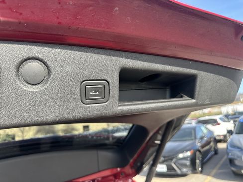 Used 2020 Chevrolet Equinox LT image 11